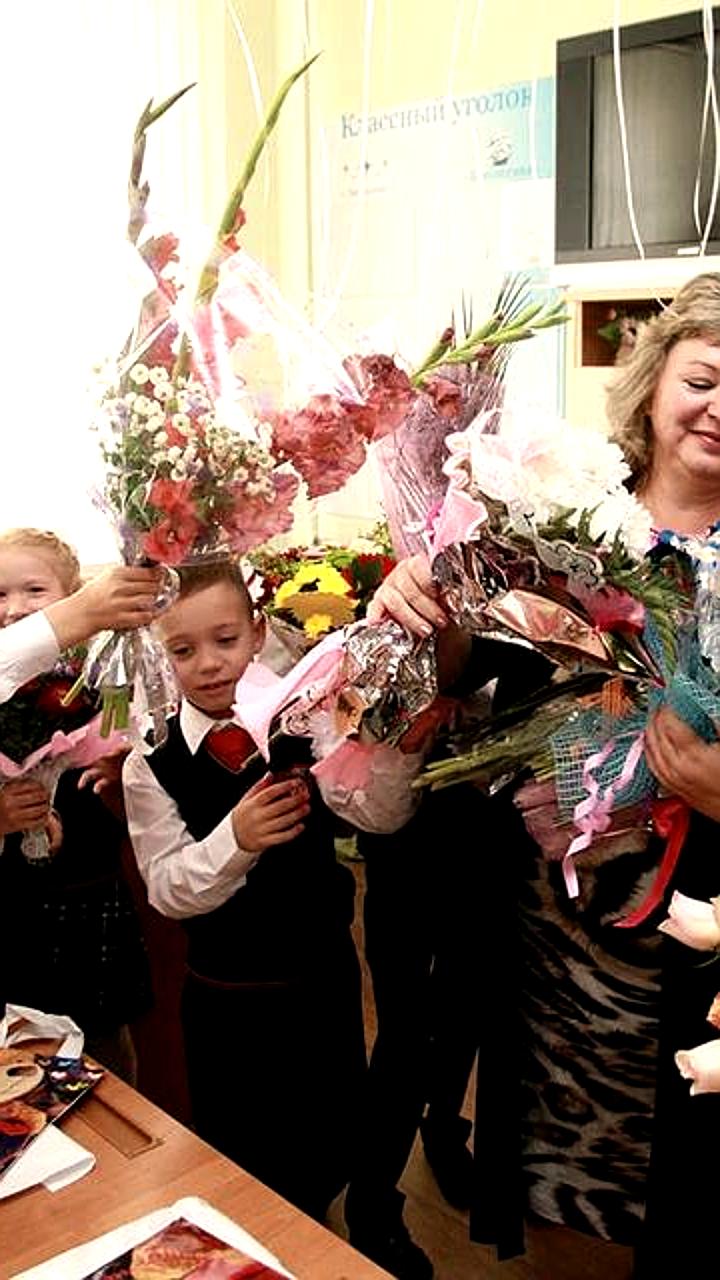 Подарки учителям на Новый год: лимит в 3 тысячи рублей для избежания правовых последствий