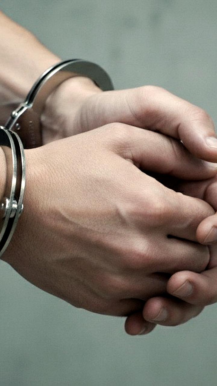 Студент в Алматы задержан за нападение на преподавателя с ножом