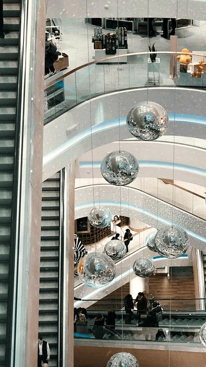 Посещаемость торговых центров России продолжает снижаться из-за изменения потребительских привычек