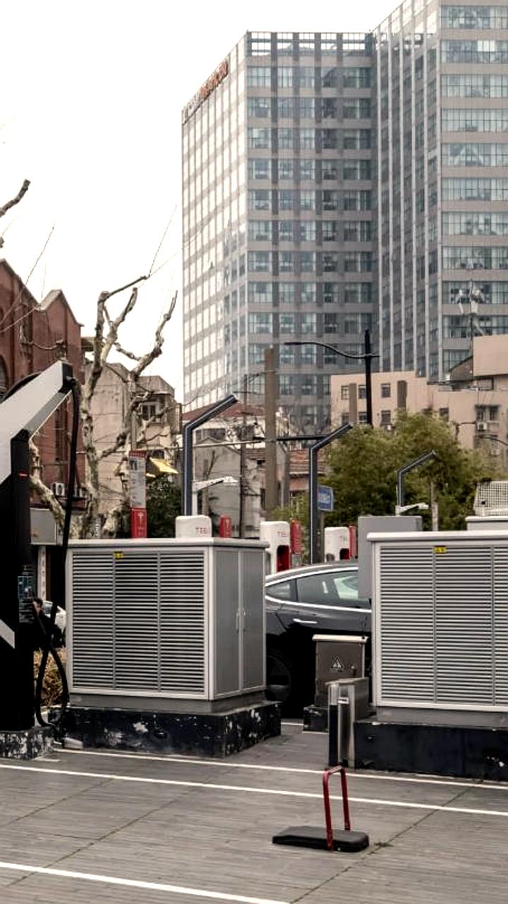 Porsche прекращает работу зарядных станций для электрокаров в Китае с 2026 года