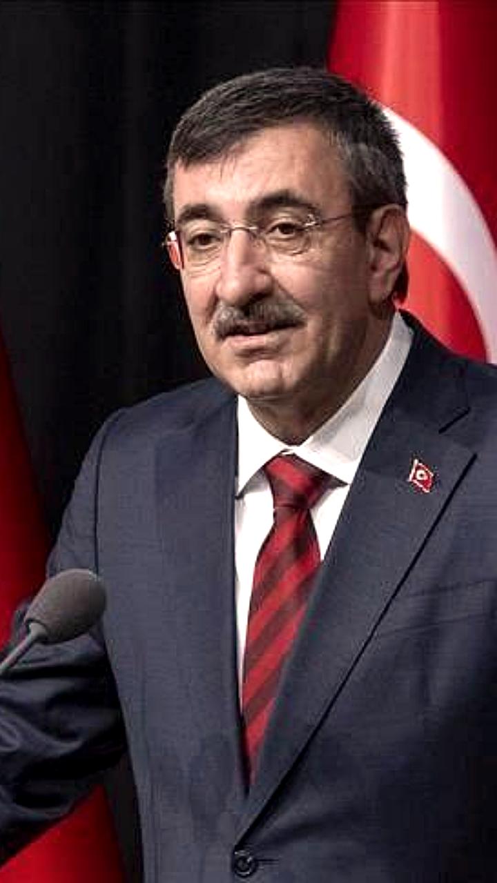 Вице-президент Турции Джевдет Йылмаз посетил Азербайджан для обсуждения экономического сотрудничества