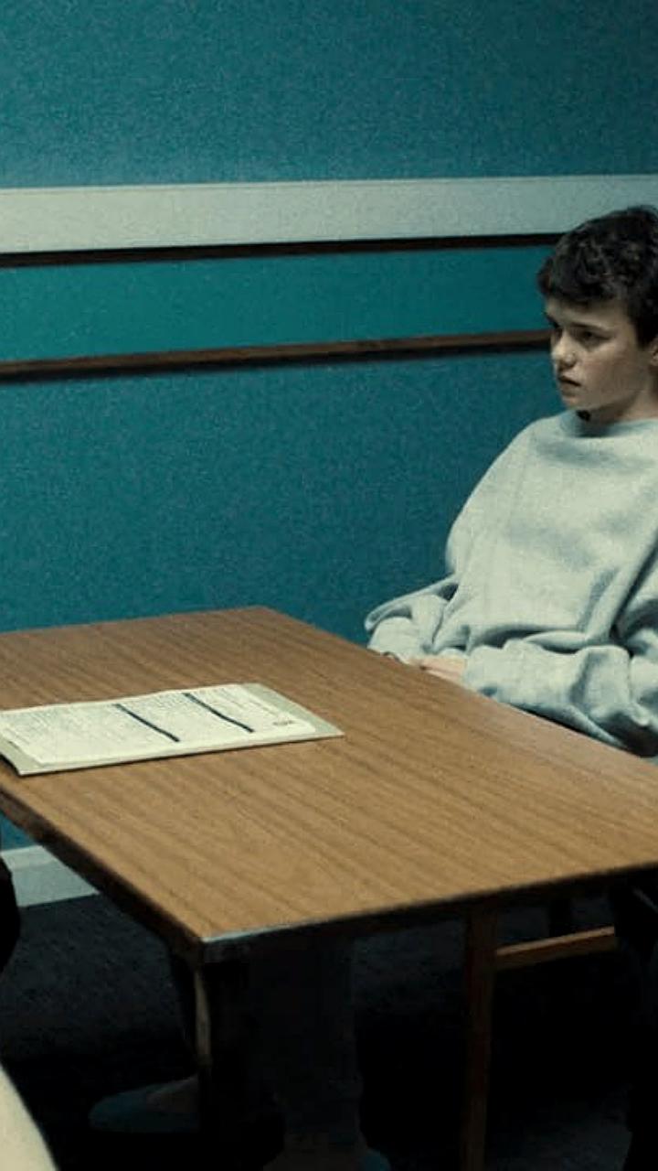 Metacritic представил топ-20 лучших сериалов 2025 года с 'Переходным возрастом' на первом месте