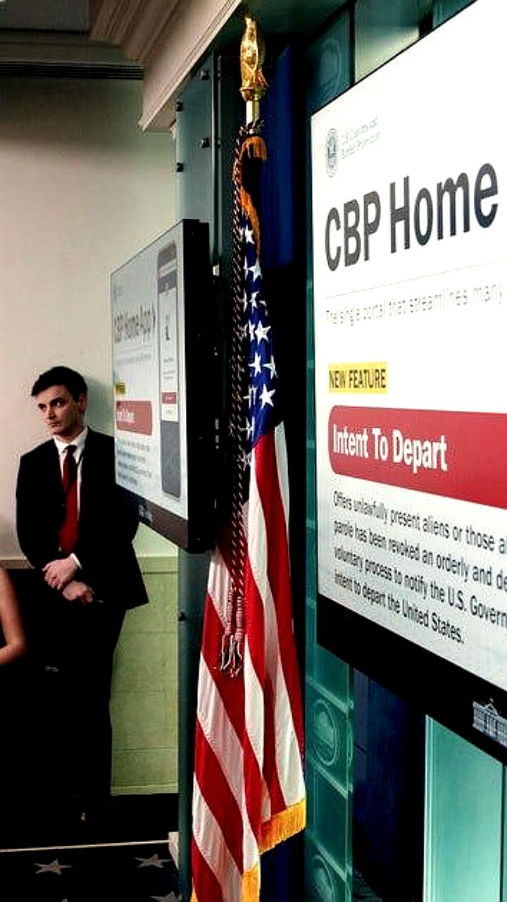 США увеличили бонус за добровольную депортацию нелегальных мигрантов до 3000 долларов
