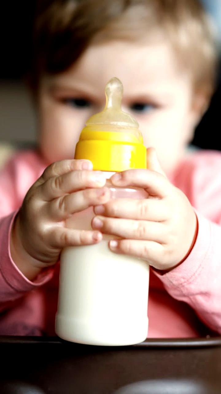 В Госдуме предложили продавать детские смеси только по рецепту врача