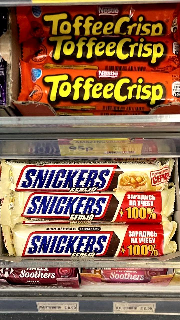 Шоколадные батончики Snickers с русскоязычными надписями появились в Лондоне