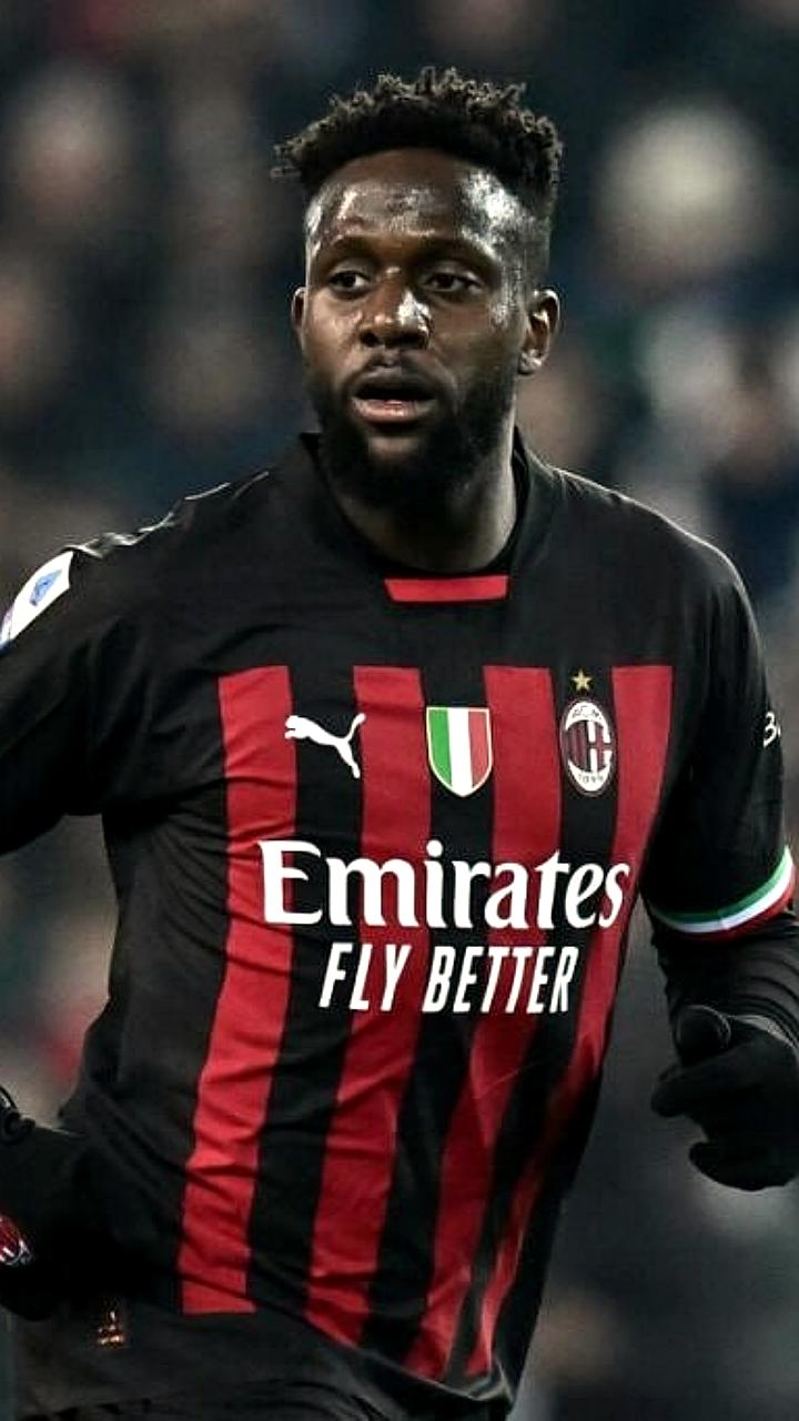 Дивок Ориги расторг контракт с Миланом после полутора лет без игр