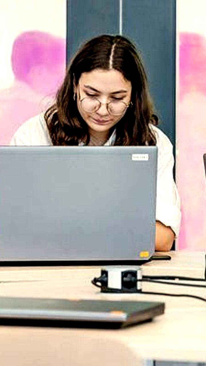 Московская электронная школа запускает новогодние цифровые подарки для учеников