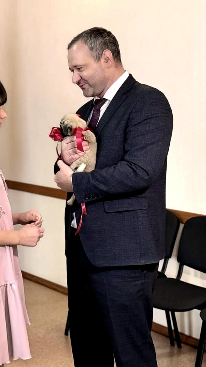 Президент России исполнил новогоднее желание девочки из Красноярского края, подарив ей щенка