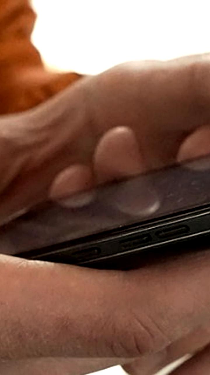 Участник СВО из Брянской области стал жертвой мошенников через новогодние поздравления