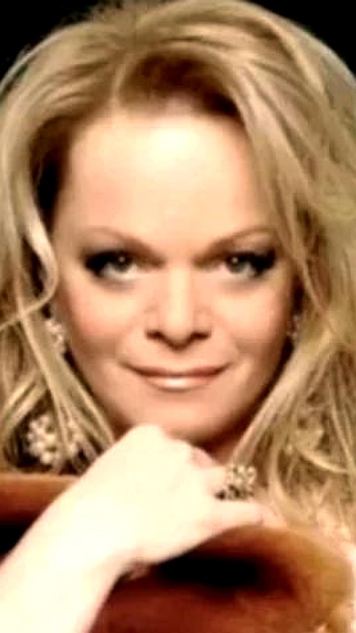 Мосгорсуд решит вопрос о выселении певицы Долиной из квартиры в Хамовниках