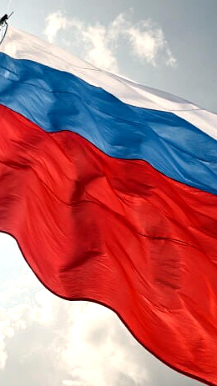 Путин инициирует законопроект о поднятии флага России на спортивных соревнованиях