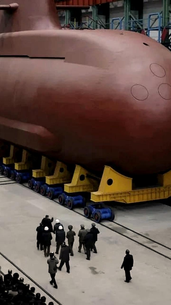 Ким Чен Ын наблюдает за испытаниями новых ракет на фоне напряженности с США