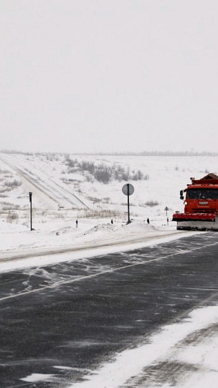 Мосавтодор продолжает обработку дорог Подмосковья для обеспечения безопасности