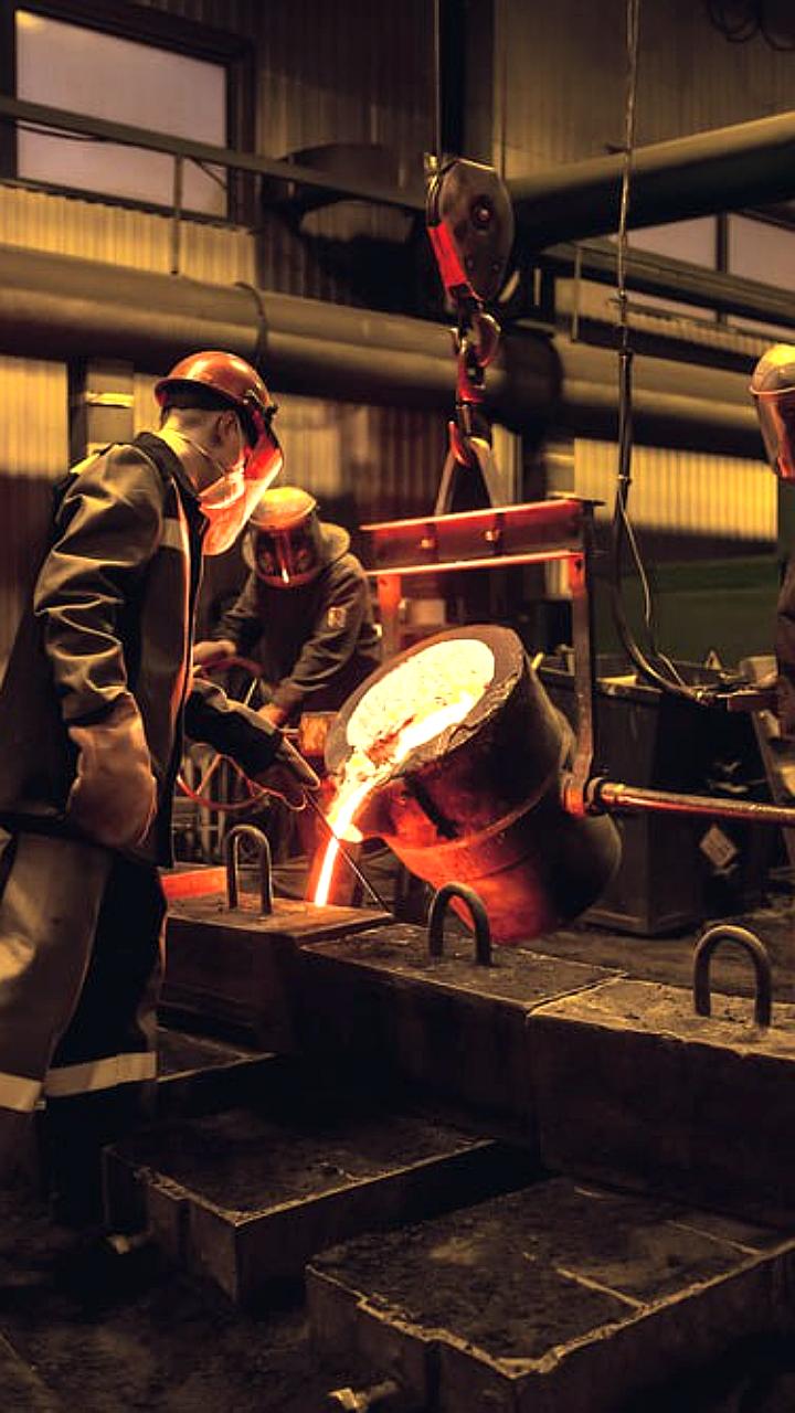 Промпроизводство в России в ноябре 2025 года снизилось на 0,7% после роста в предыдущие месяцы