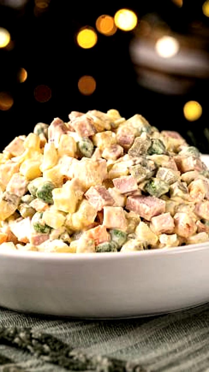 Рост цен на оливье: традиционный салат остается на новогоднем столе россиян