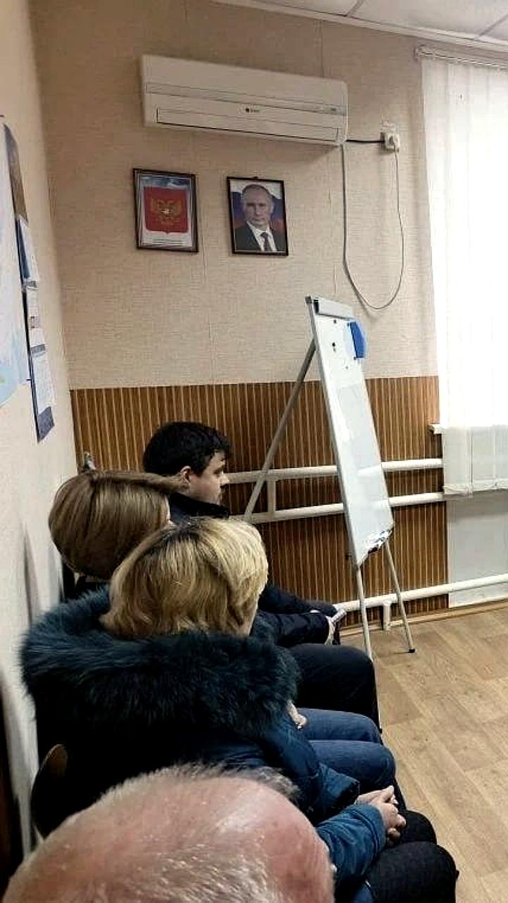 Пресс-конференция полиции и собрание жителей: меры по обеспечению безопасности и противодействию мошенничеству