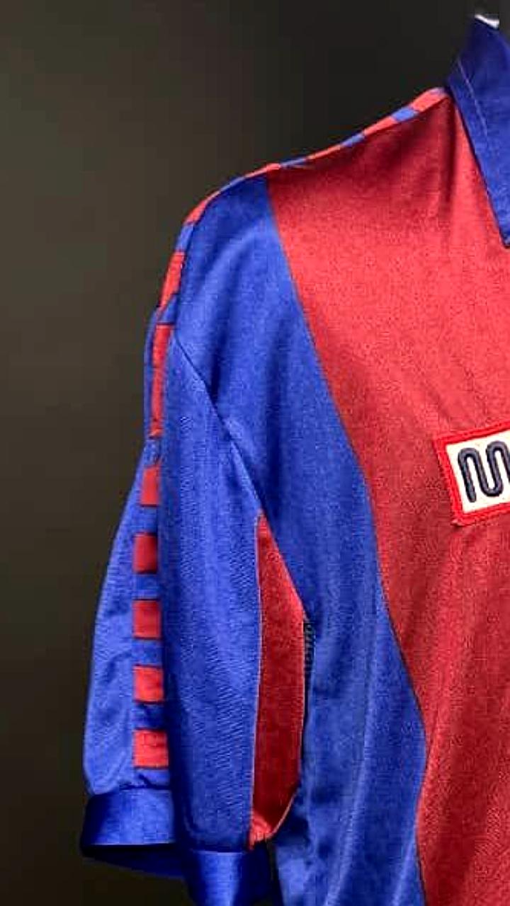 Футболки Марадоны и Сафонова проданы на аукционе за рекордные суммы