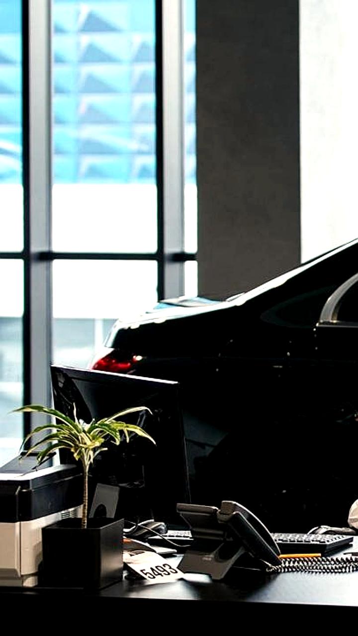 Продажи премиальных автомобилей в России в 2025 году превысили уровень 2021 года