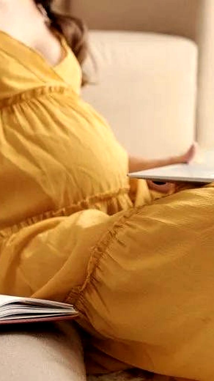 Средний возраст рождения первого ребенка в России составляет 31 год, сообщает Геннадий Онищенко