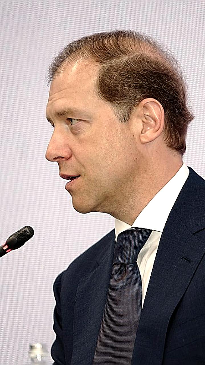 Российская промышленность ожидает рост более 2% в 2025 году, сообщает Денис Мантуров