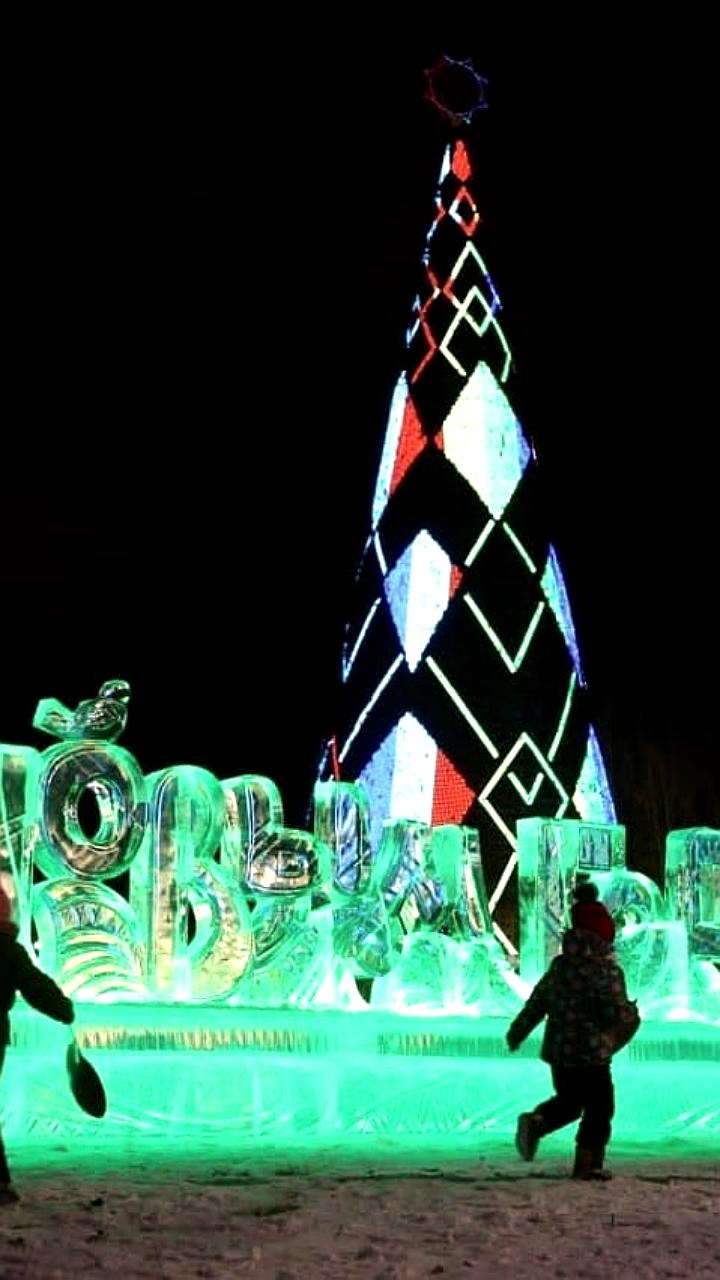 Церемония зажжения огней главной ёлки Красноярска на острове Татышев