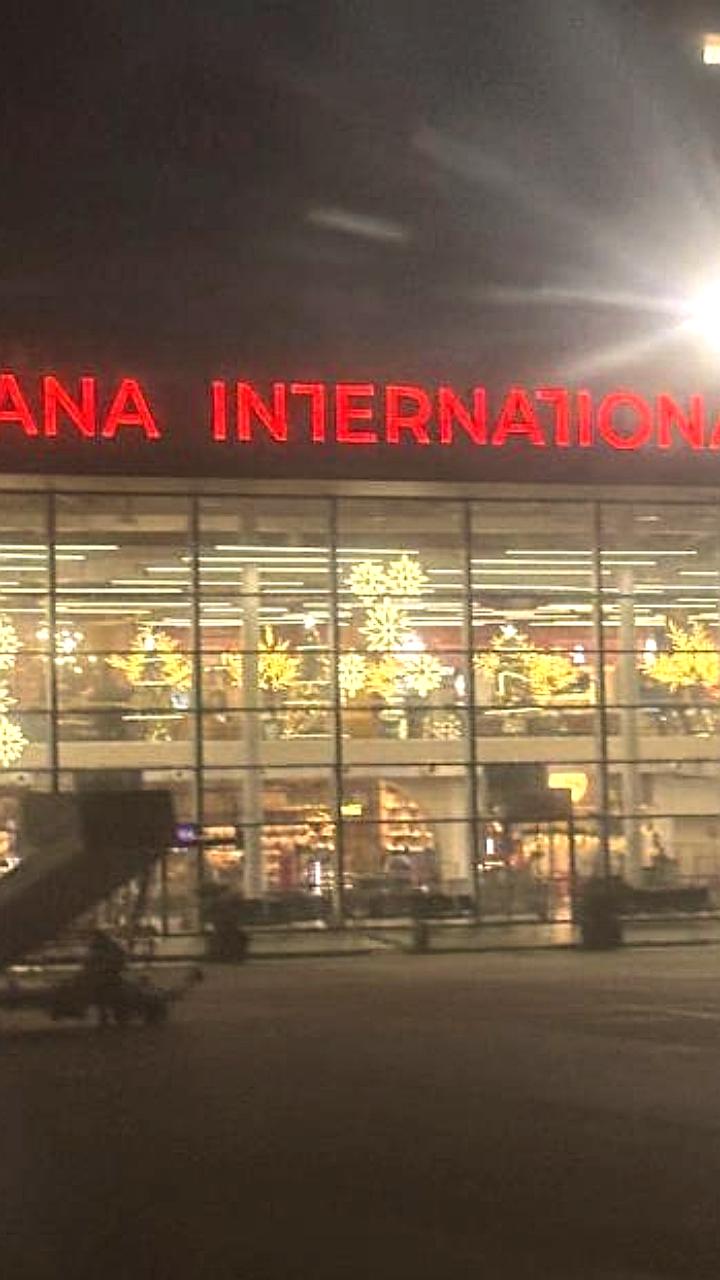 Пассажиры Air Montenegro столкнулись с проблемами после вынужденной посадки в Тиране