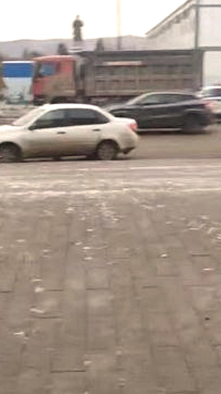 Водители самосвалов протестуют в Красноярске из-за задержки зарплат