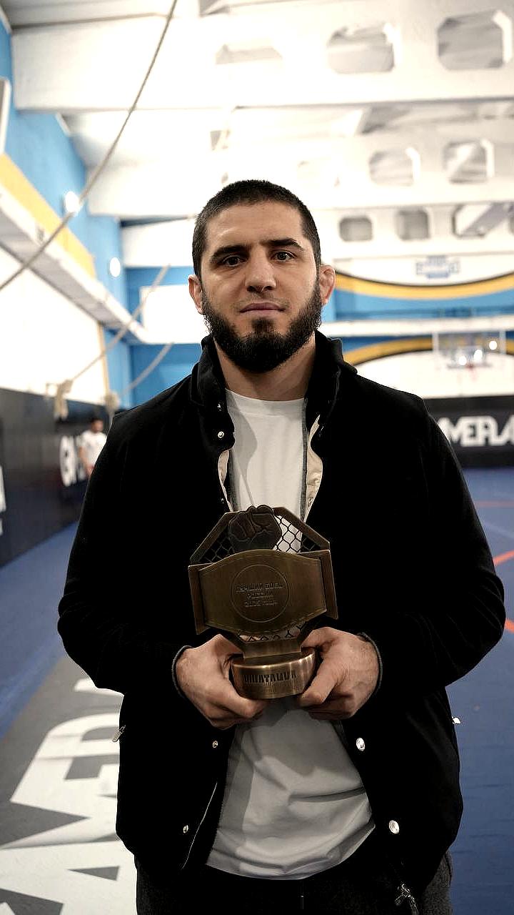 Ислам Махачев стал лучшим бойцом России 2025 года по версии ММА журналистов