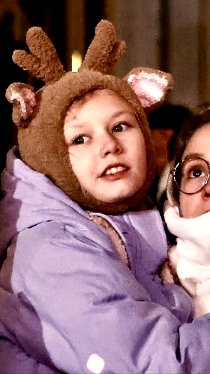 В Москве стартуют новогодние мероприятия с установкой елки и мультимедийным шоу