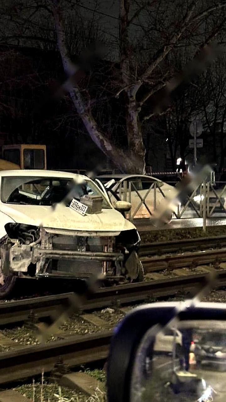 ДТП в Краснодаре и сход поезда в Ростовской области: происшествия без пострадавших