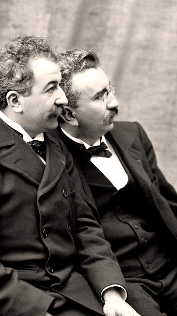 Отмечаем 130 лет со дня первого платного показа фильмов братьев Люмьер