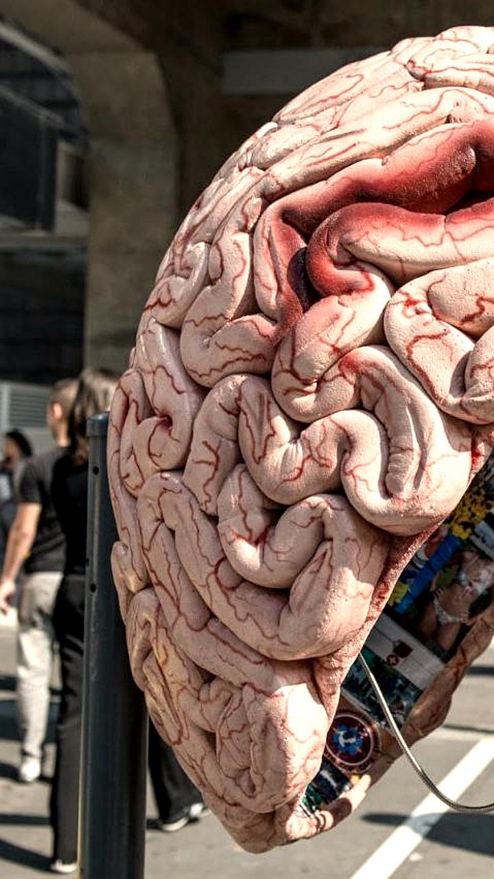 Психиатры предупреждают о связи чат-ботов ИИ с психозами