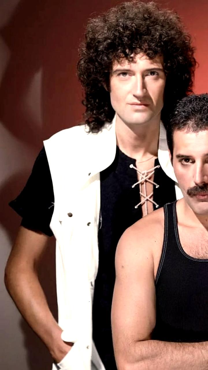 Queen анонсирует выпуск ранее неизданной рождественской песни с вокалом Фредди Меркьюри