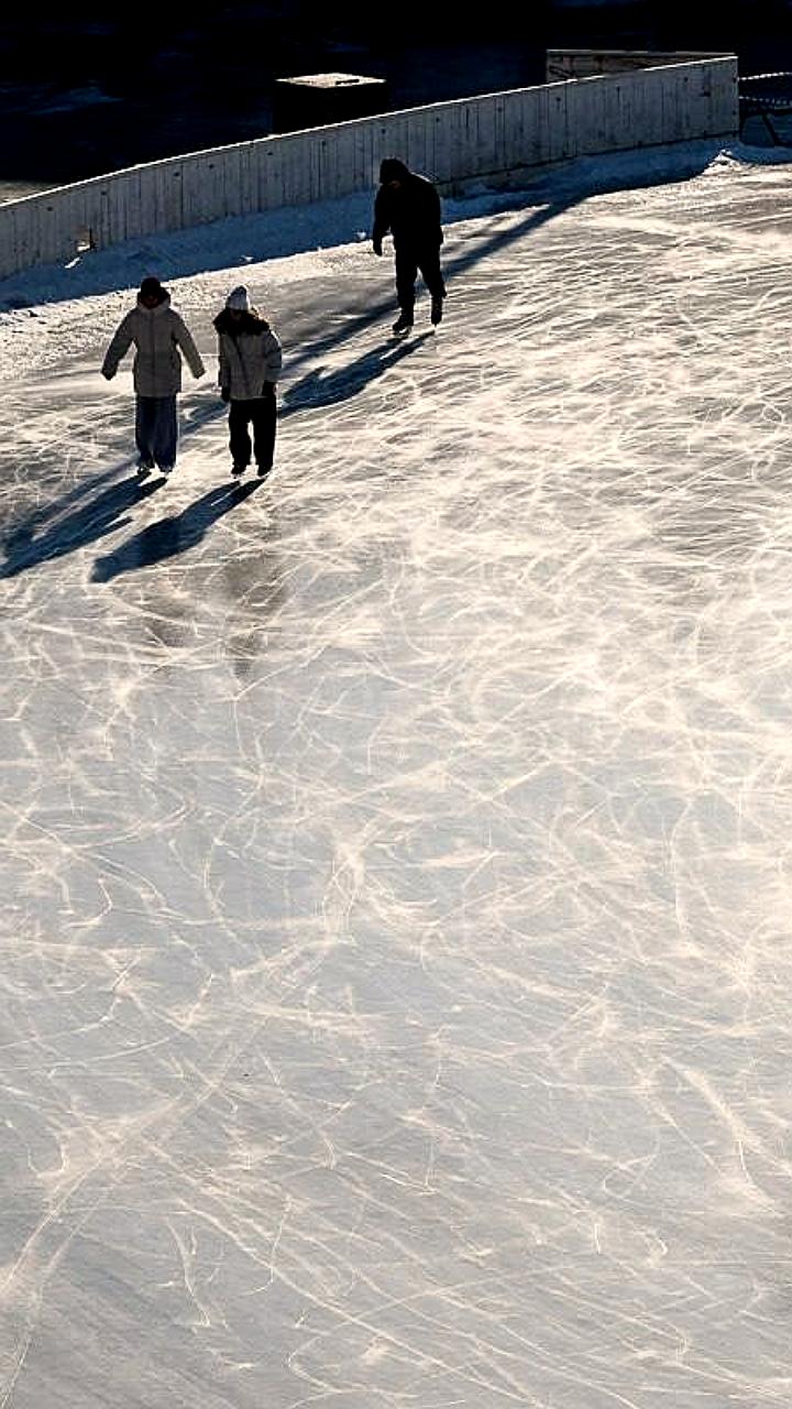Катки во Владивостоке временно закрыты из-за теплой погоды