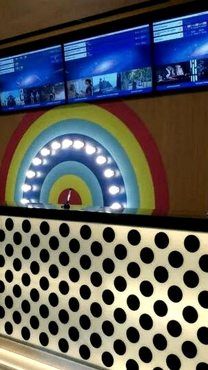 Новогодние праздники на российских телеканалах: премьеры фильмов и яркие шоу