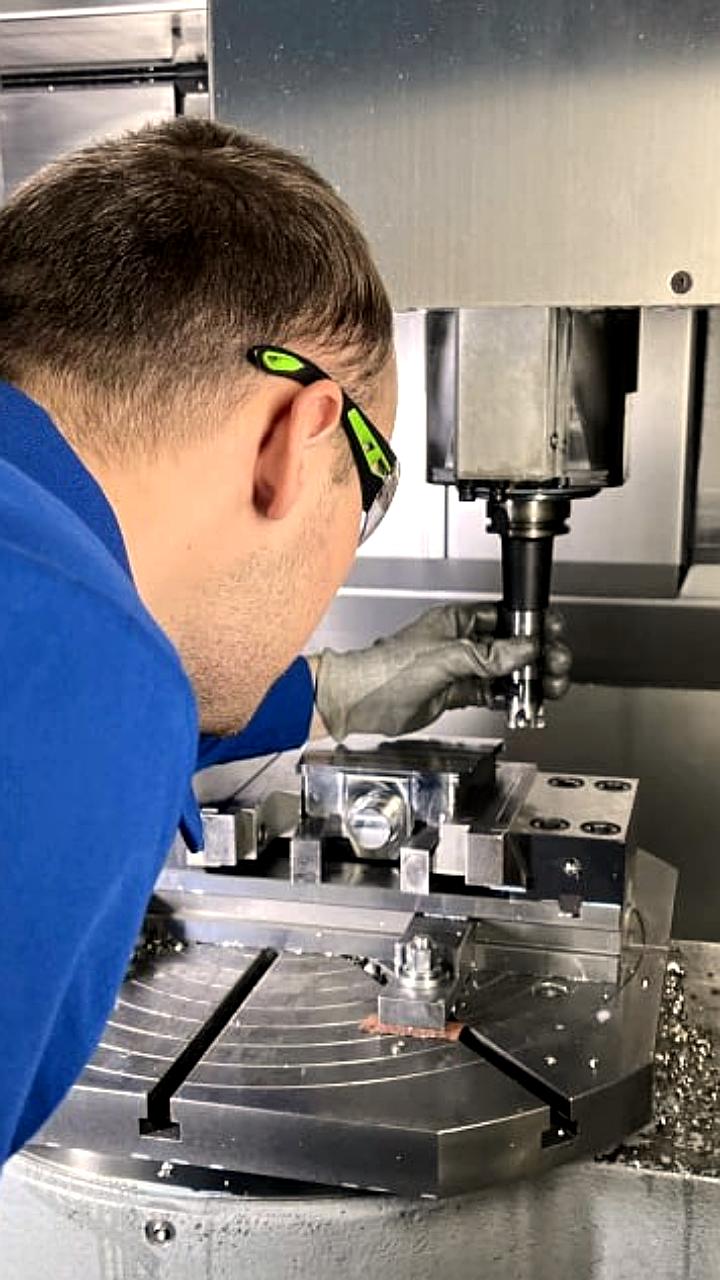 Индекс PMI обрабатывающих отраслей России продолжает снижение в декабре 2025 года