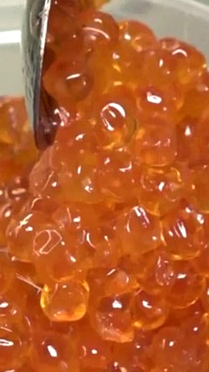 В Волгореченске и Брянске предлагают уникальные бутерброды с черной икрой