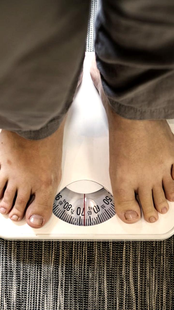 Психиатр предупреждает о рисках частого взвешивания для психического здоровья