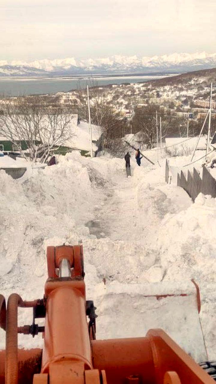 Жители Петропавловска Камчатского самостоятельно оплачивают уборку дворов от снега