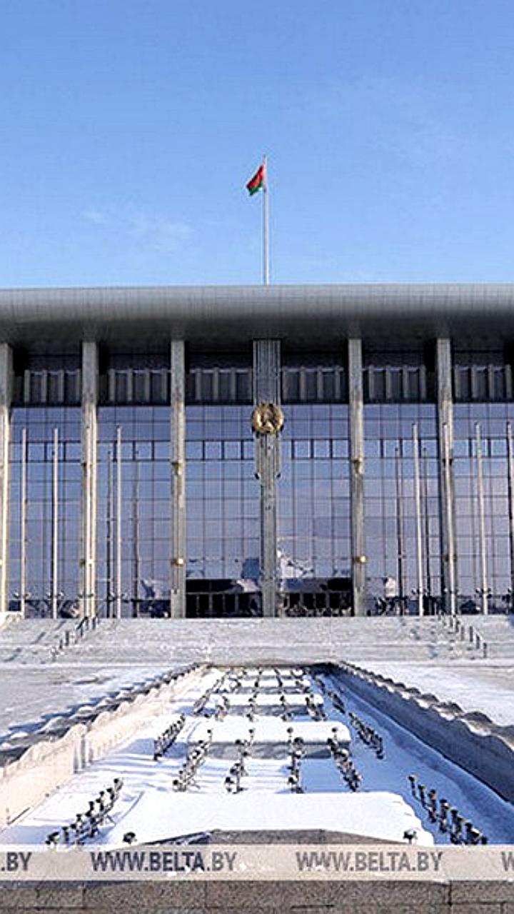 Президент Беларуси назначил гранты на 2026 год для 42 специалистов