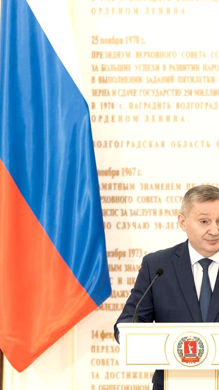 Андрей Бочаров вручил госнаграды 25 жителям Волгоградской области