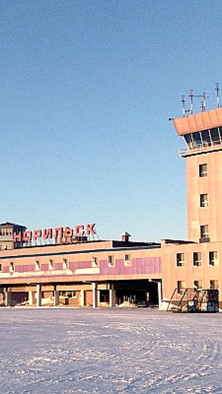 В Норильске самолет Dash 6 выкатился за пределы взлетной полосы без пострадавших