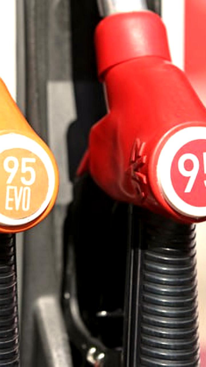 Цены на бензин в России снизились: АИ 92 и АИ 95 подешевели