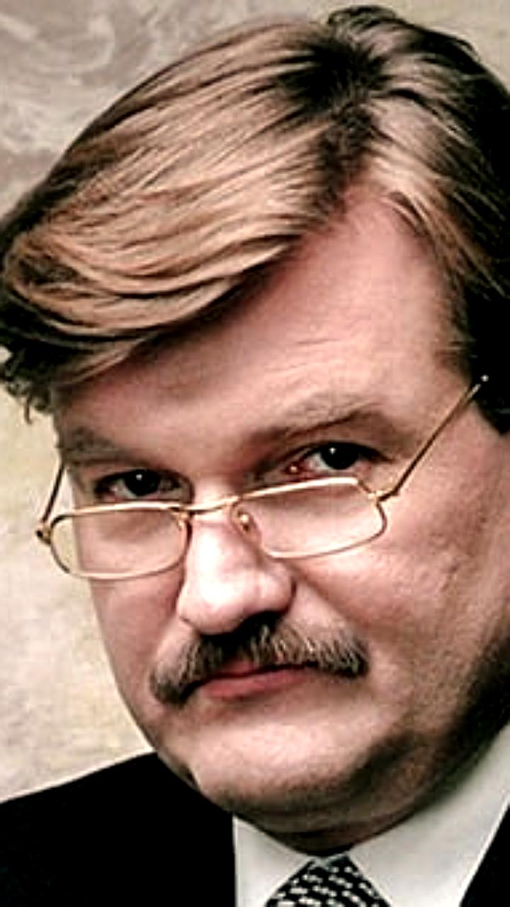 Московский суд заочно арестовал журналиста Евгения Киселёва по обвинению в создании террористического сообщества