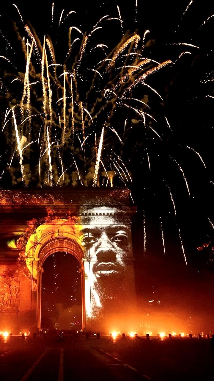 Лицо Дембеле на Триумфальной арке: поздравление от мэрии Парижа