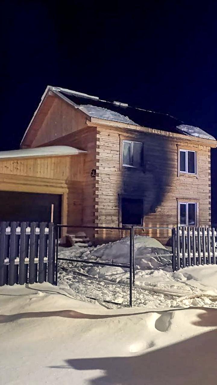 Пожар в частном доме в Якутии унес жизни пяти человек, включая троих детей