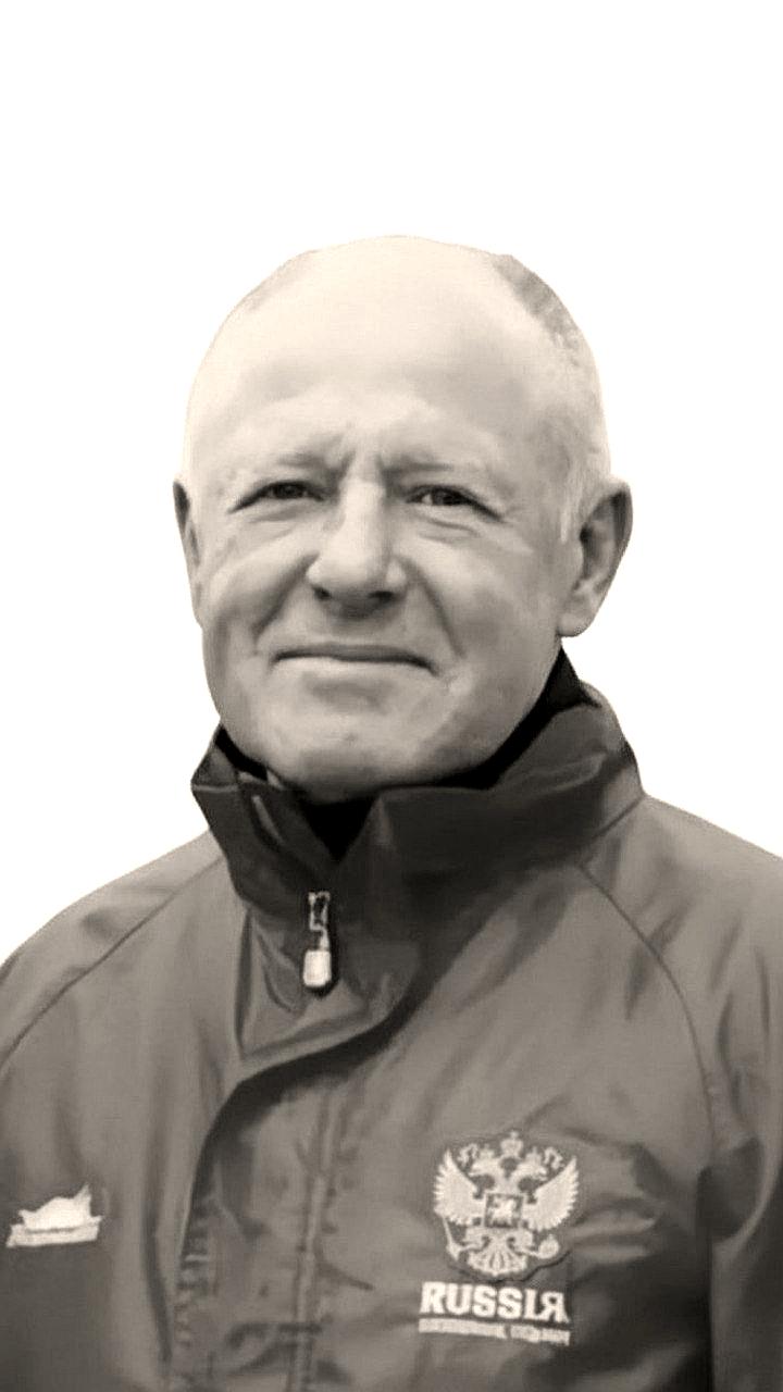 Скончался заслуженный тренер по гребле Юрий Сурков