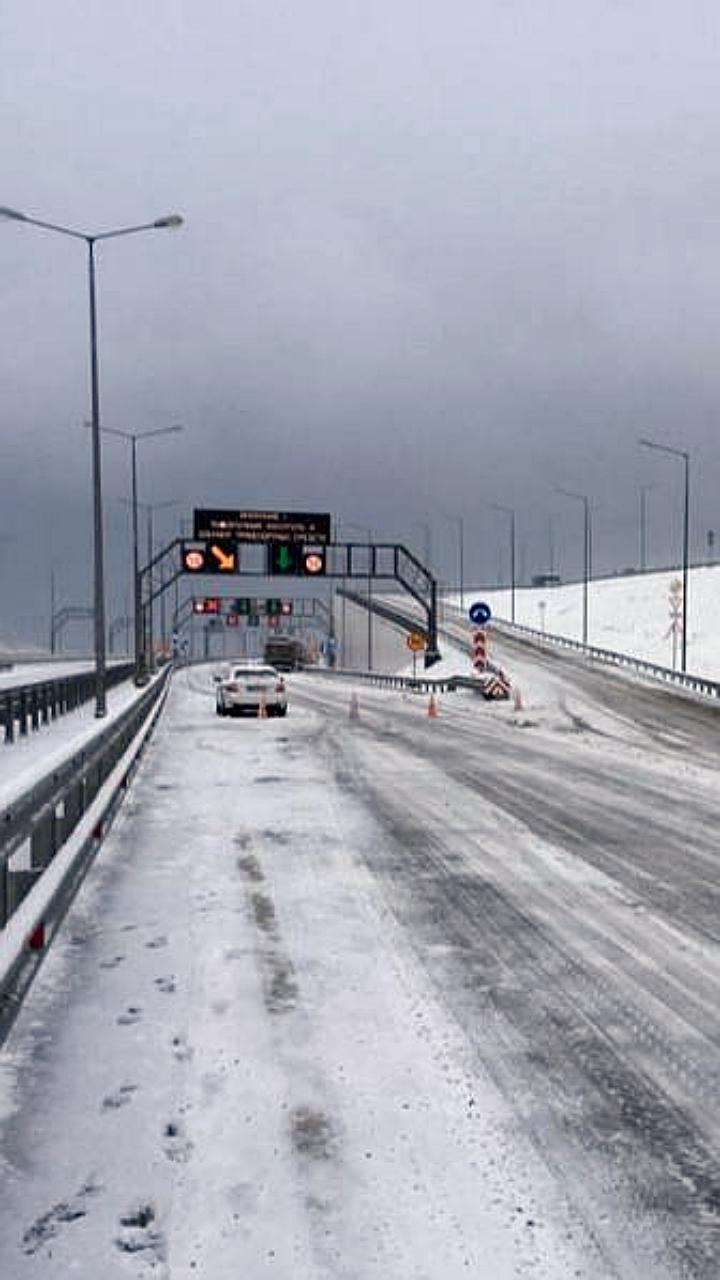 Пробка на Крымском мосту: время ожидания превышает три часа