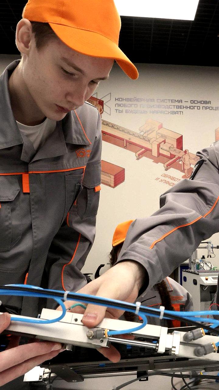 Выпускники 9 классов смогут бесплатно получить рабочую профессию после неудачной аттестации