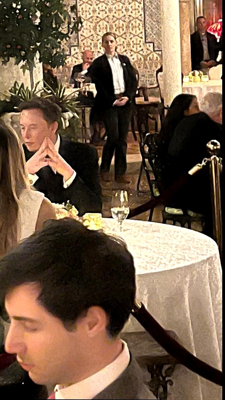 Илон Маск поделился фотографией ужина с Дональдом Трампом и Меланией